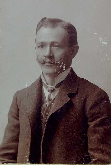 Leonhard JAROSCH, head waiter in London then at the Ritz Hotel in Paris, +1907 in Merano from a lung disease