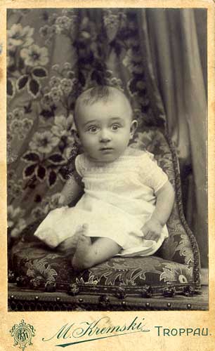 Willi JAROSCH 1907-1908, starb im Alter von 10 Monaten an Keuchhusten