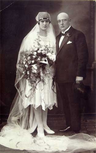 Dr. Anton PATSCHEIDER marries Wilhelmine JAROSCH on 28.7.1927 in Maria Hilf at Zuckmantel