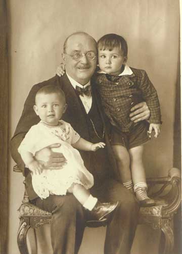 Dr. Anton PATSCHEIDER mit seinen Kindern Irimbert und Giselheid