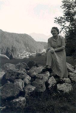 Maria Winzer 1897-1983, marries Theodor VORDERWINKLER (our Linz aunt Mitzi)